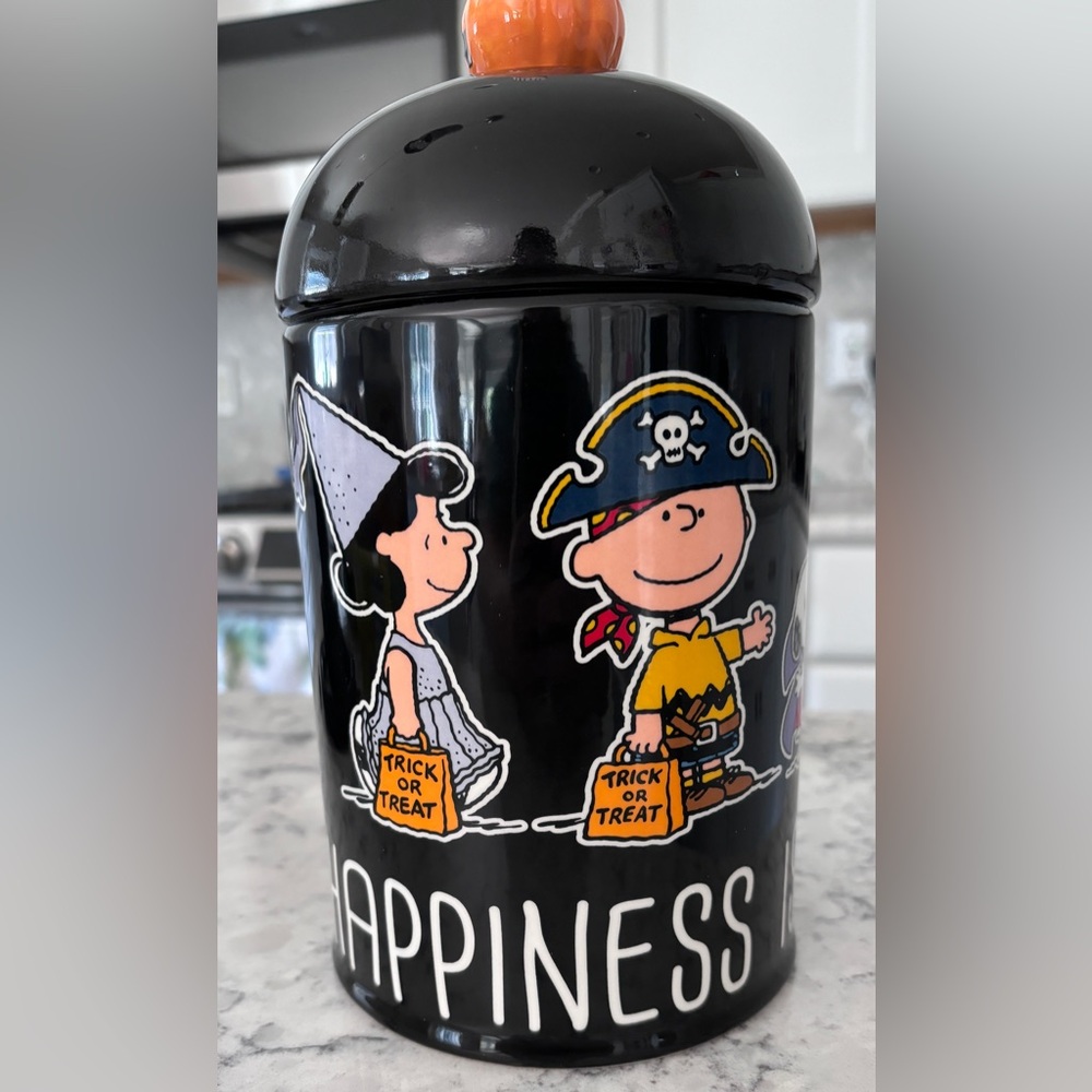 Peanuts Snoopy & Friends Cookie Jar Canister Trick Or Treat Ceramic New